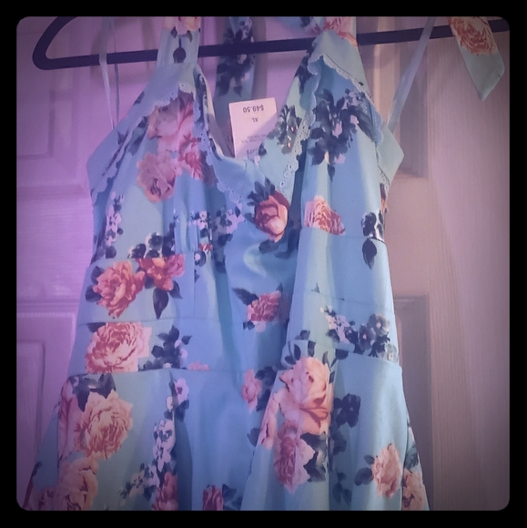 Hot Topic Dresses & Skirts - Blue floral halter top dress